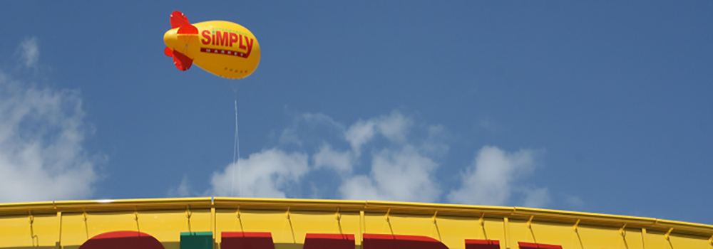 Dirigeable publicitaire gonflé à l'hélium