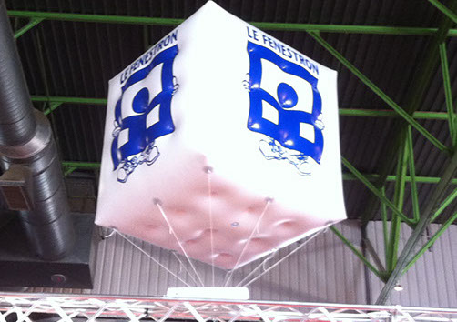 Ballon helium geant cube publicitaire pour salon
